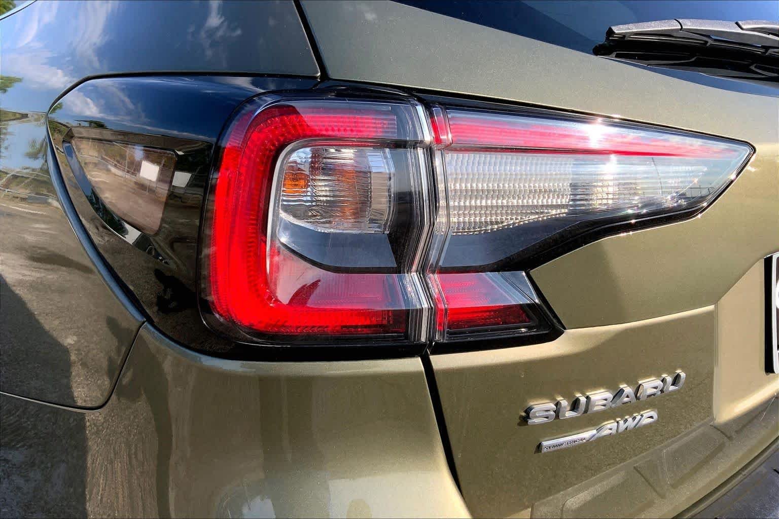 Used 2021 Autumn Green Metallic Subaru Premium image 28