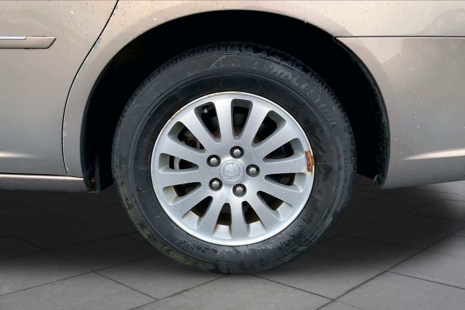 Used 2006 Sandstone Metallic Buick CX image 10