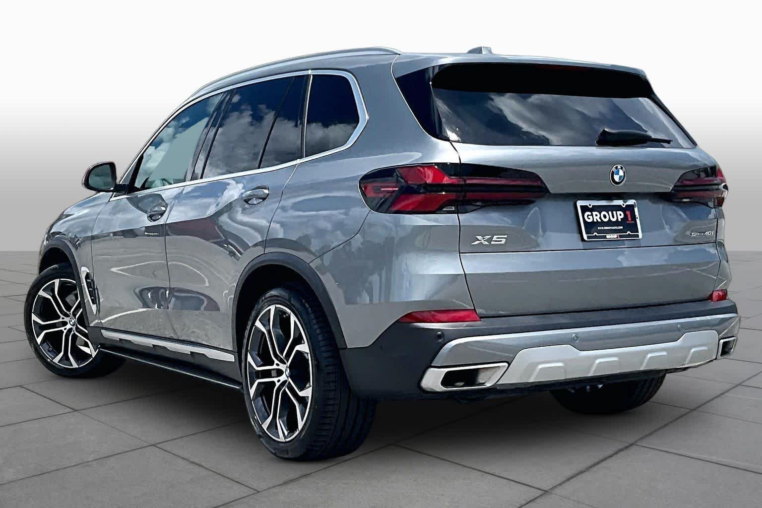 Used 2025 Skyscraper Grey Metallic BMW sDrive40i image 12