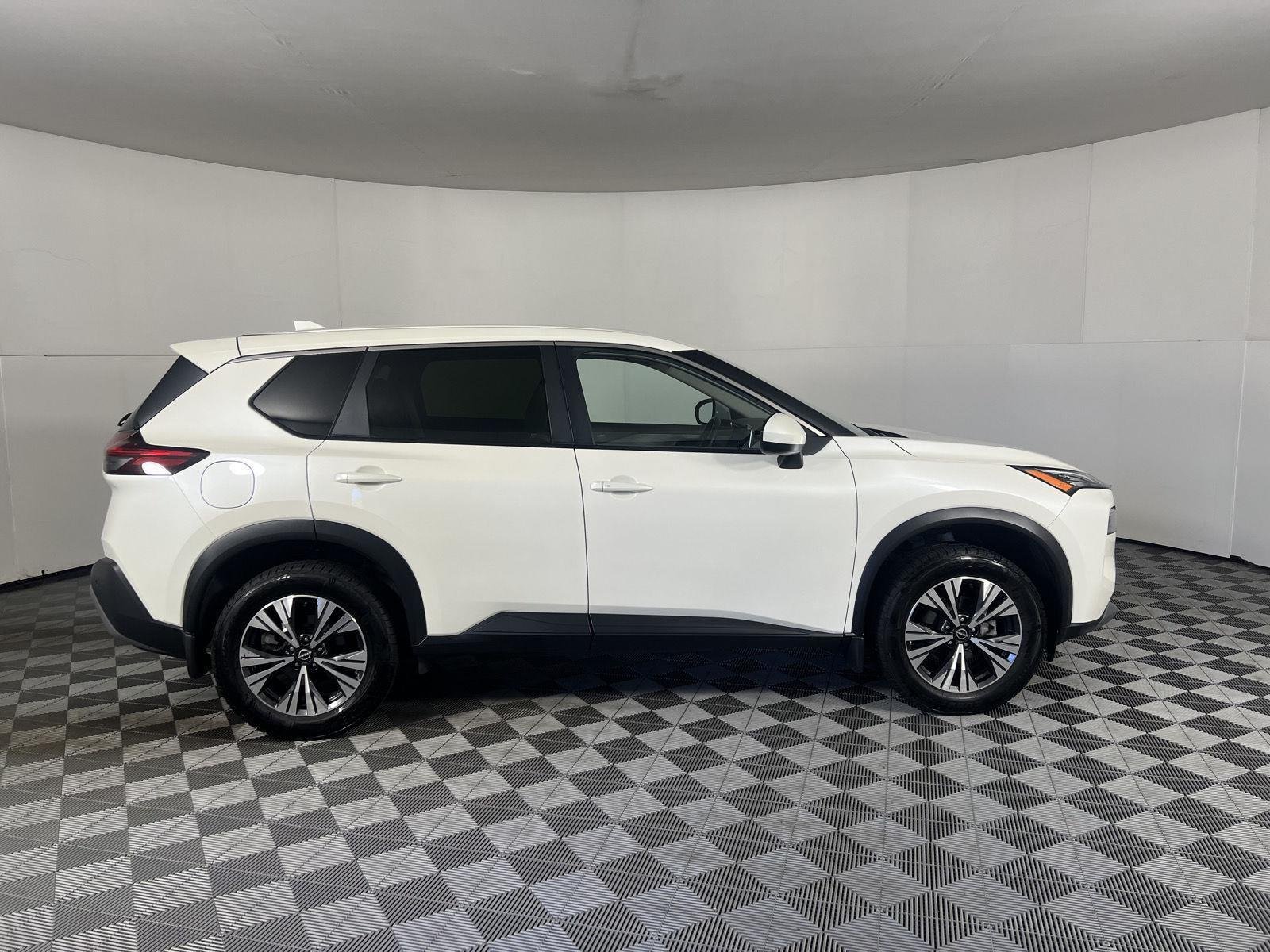 Used 2023 Pearl White Tricoat Nissan SV image 8