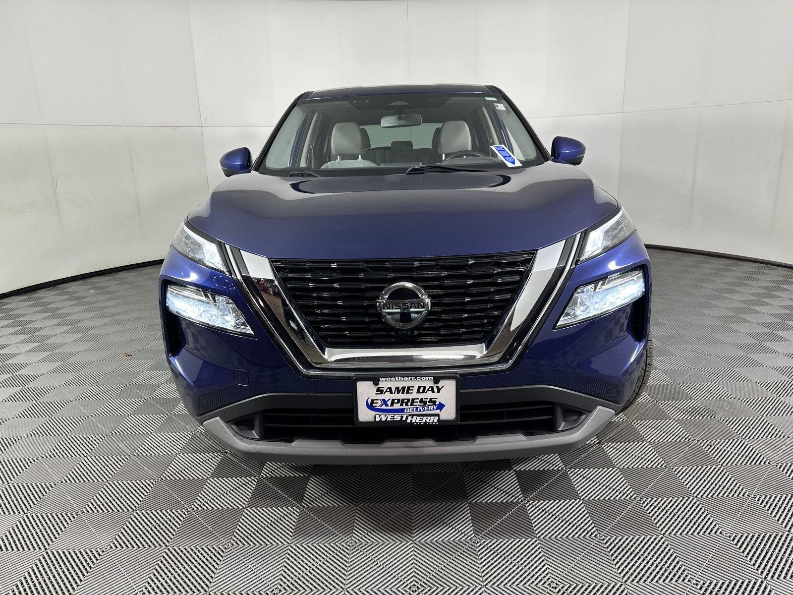 Used 2021 Caspian Blue Metallic Nissan SV image 9