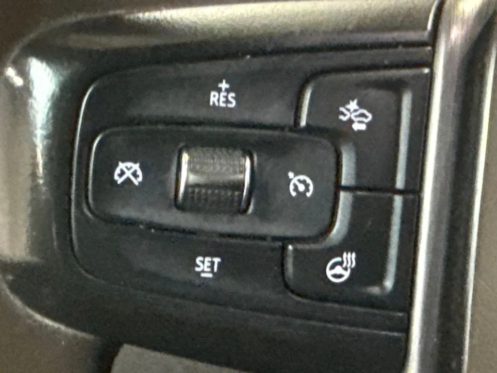 Used 2020 White Frost Tricoat GMC Denali image 20