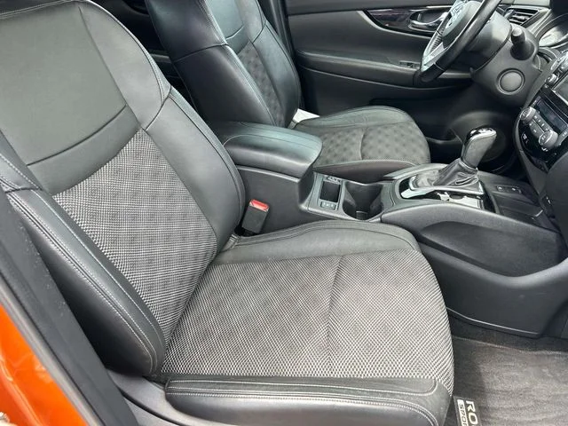 Used 2022 Orange Nissan SV image 23