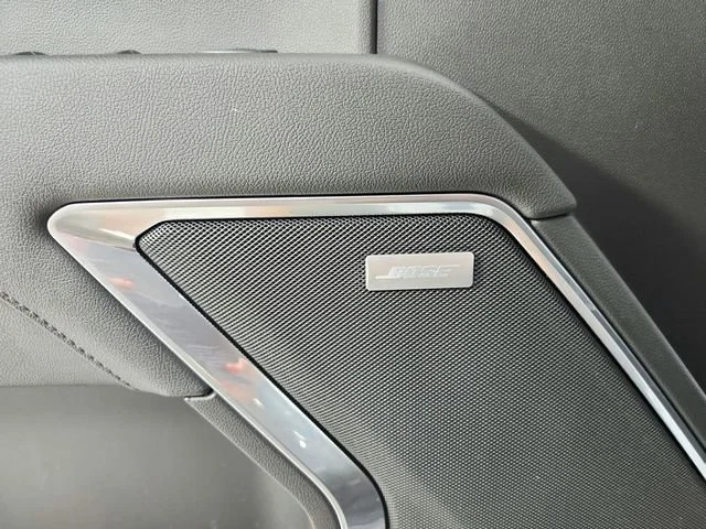 Used 2023 White Frost Tricoat GMC SLT image 35
