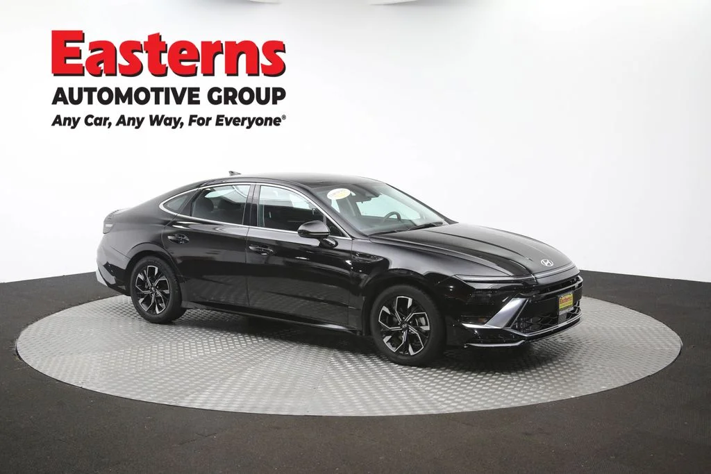Used 2024 Black Hyundai SEL image 48