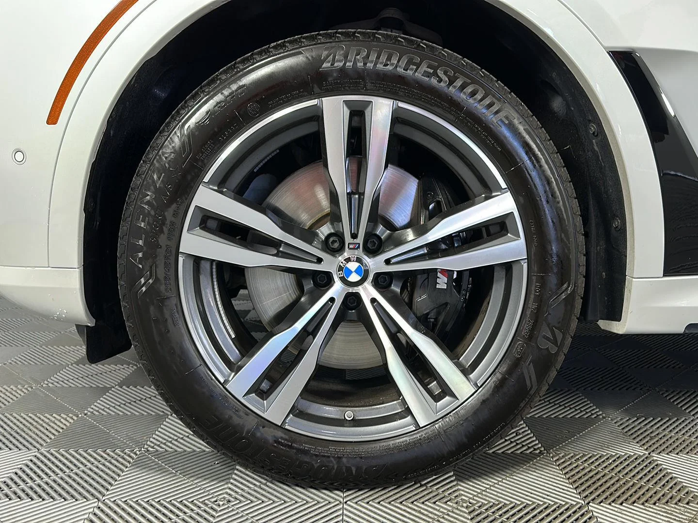 Used 2026 Mineral White Metallic BMW xDrive40i image 7