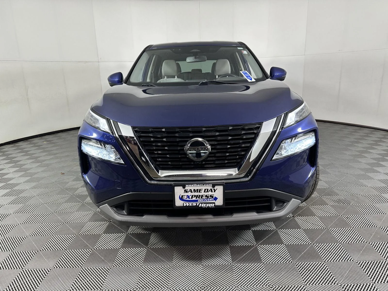 Used 2021 Caspian Blue Metallic Nissan SV image 9