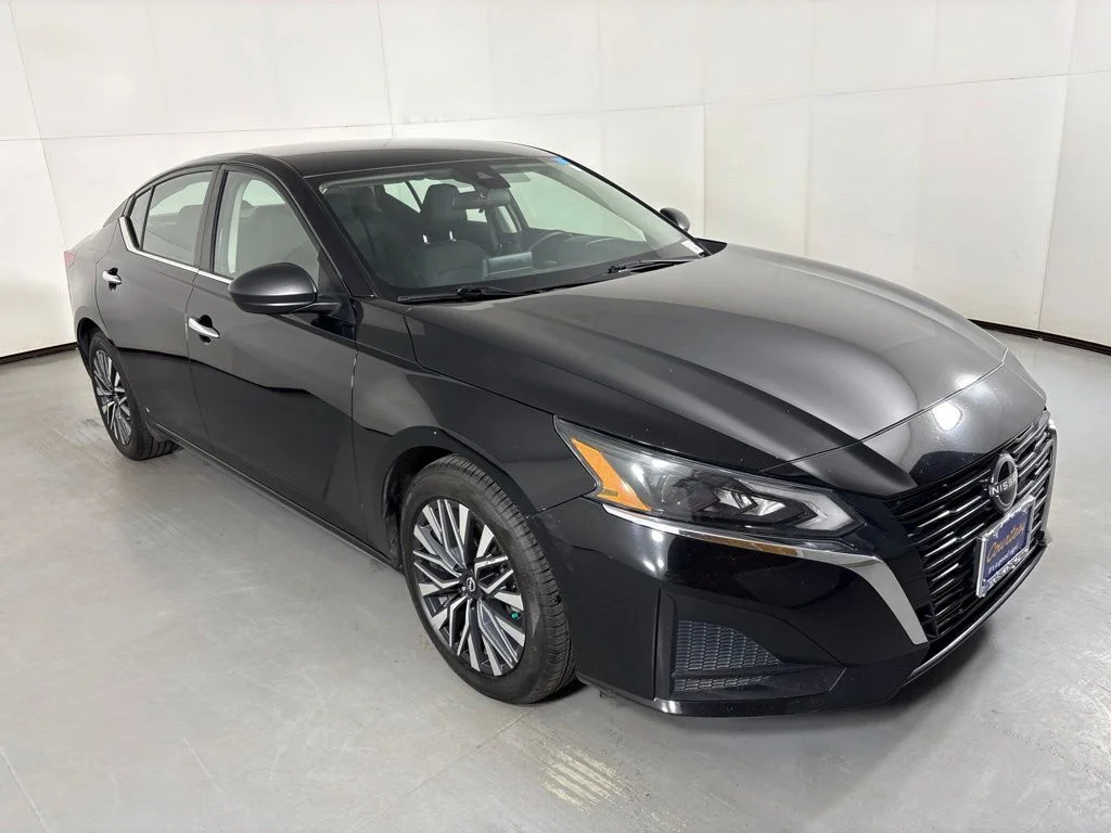 Used 2024 Black Nissan 2.5 SV image 2