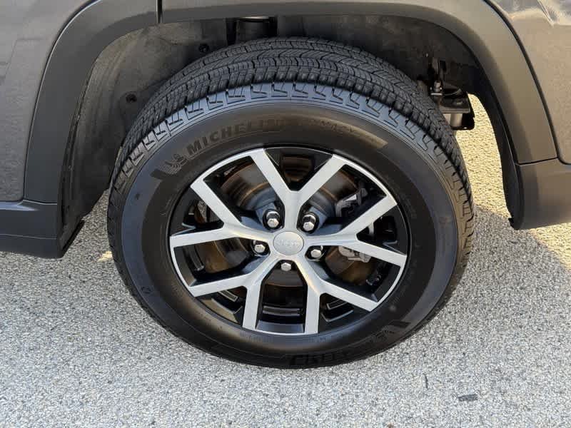 Used 2024 Baltic Gray Metallic Clearcoat Jeep Limited image 6