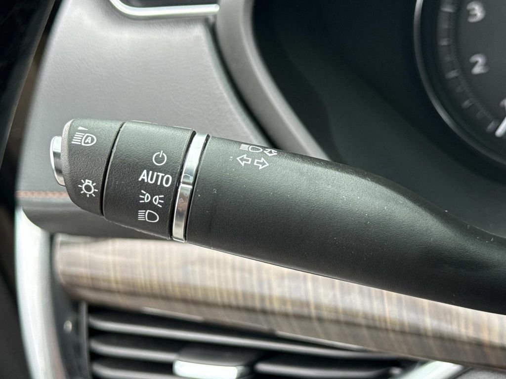 Used 2022  Cadillac Sport image 8
