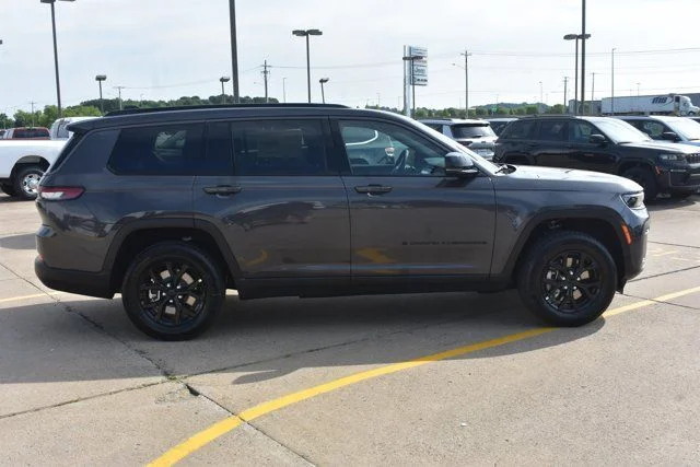 New 2026 Gray Jeep Altitude image 4