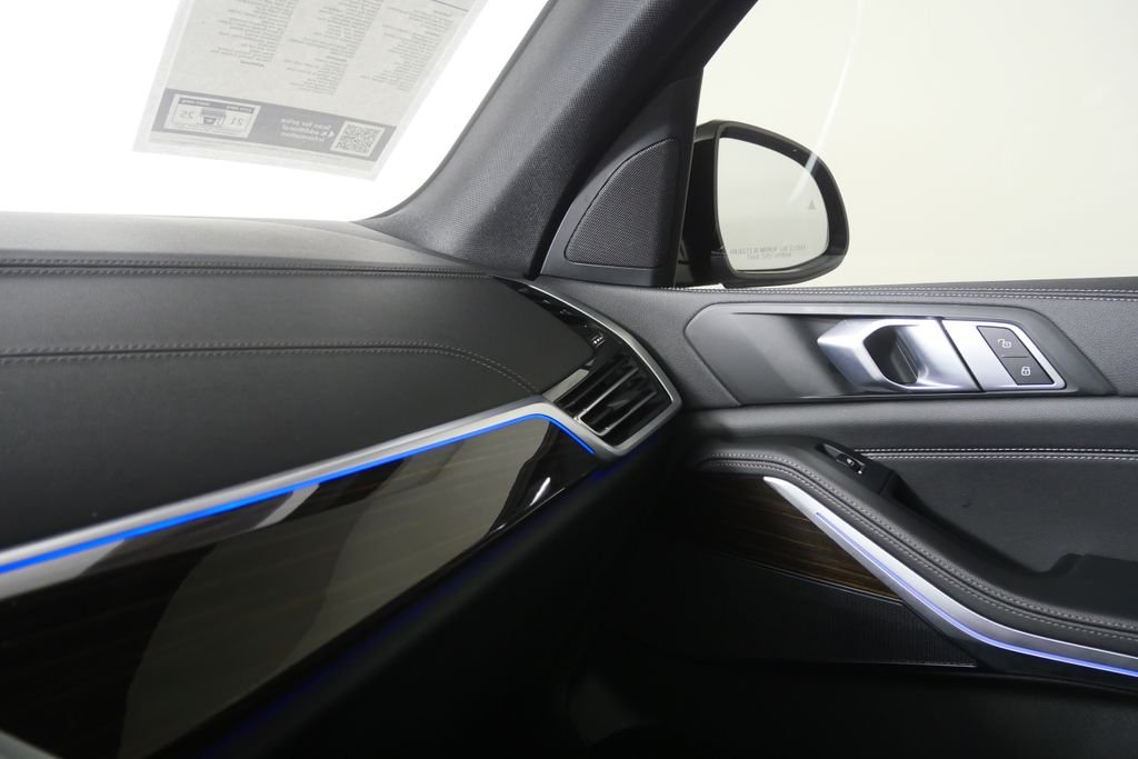 Used 2021 Black Sapphire Metallic BMW xDrive40i image 26