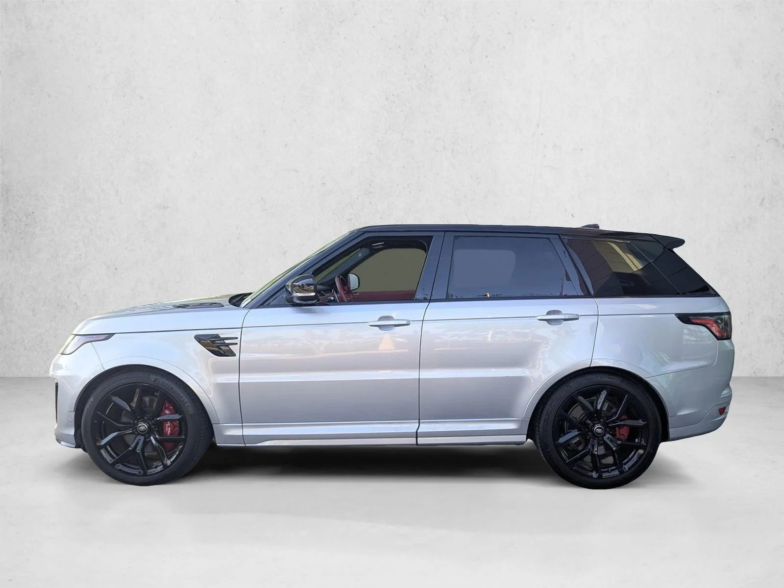 Used 2022 Silver/Gray Land Rover SVR image 4