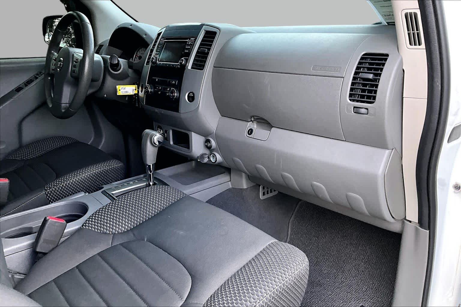 Used 2018 Glacier White Nissan Desert Runner image 18
