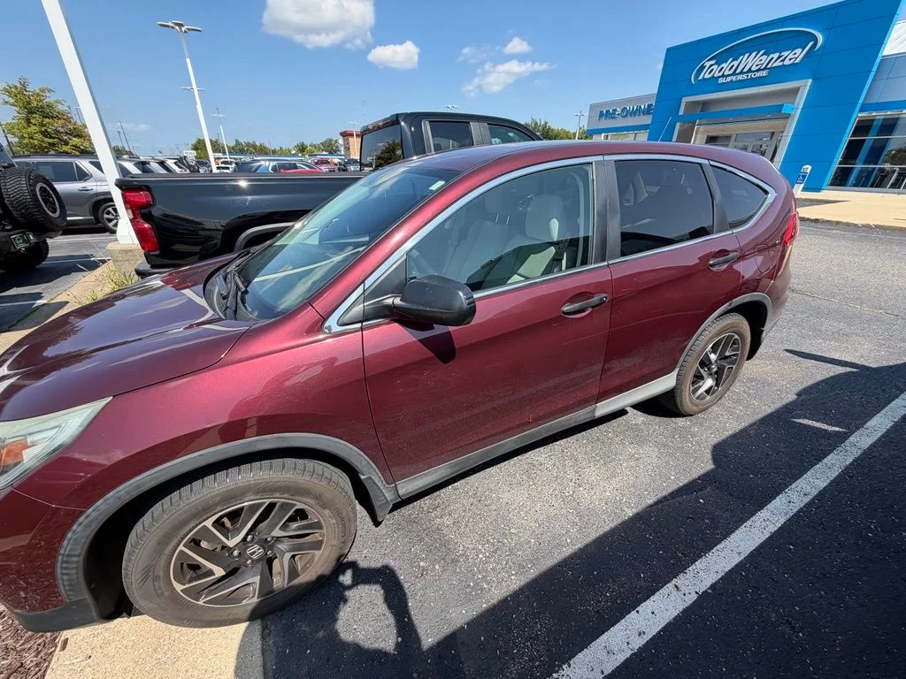 Used 2016 Red Honda SE image 5