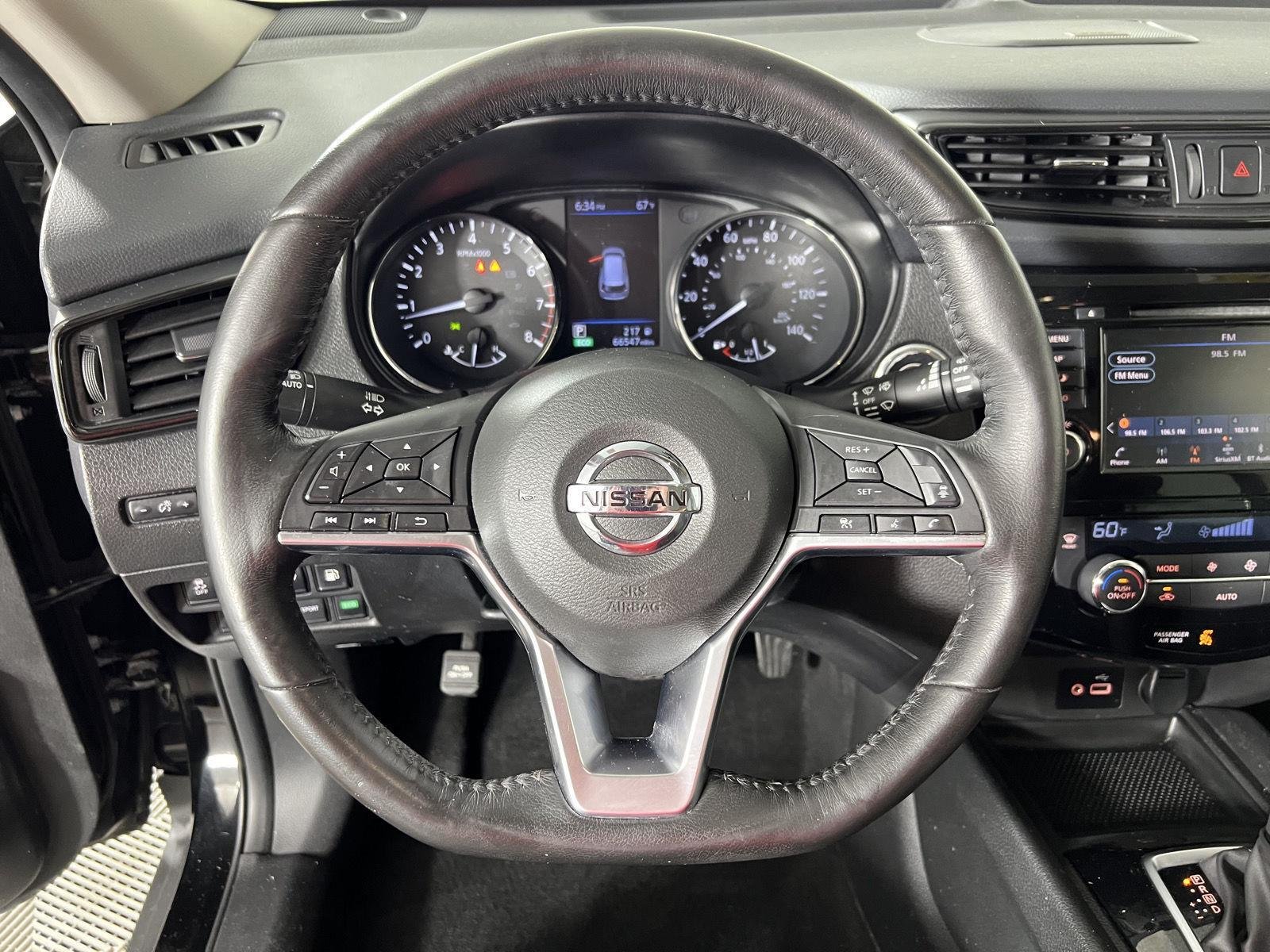 Used 2018 Black Nissan  image 14