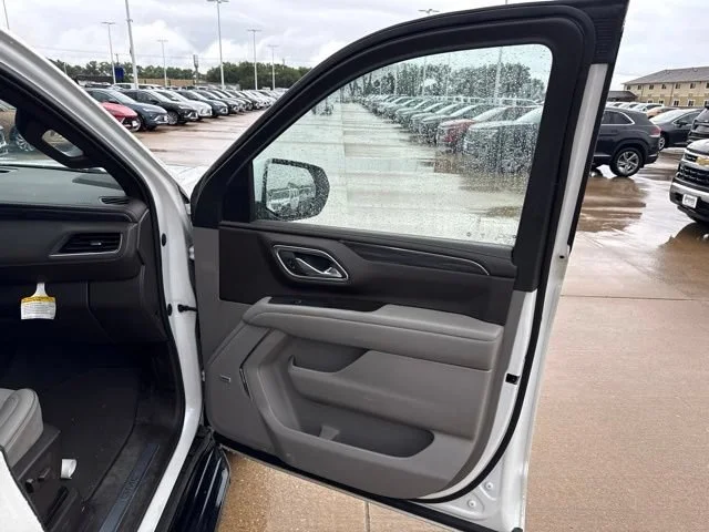 Used 2023 White Frost Tricoat GMC SLT image 11