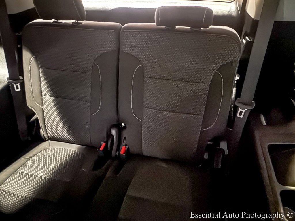 2023 GMC ACADIA - Image 15