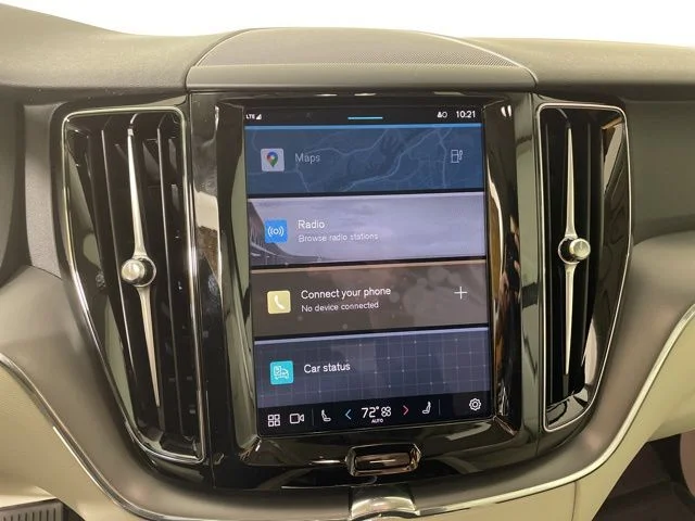 Certified Used 2025 Crystal White Volvo Core image 28