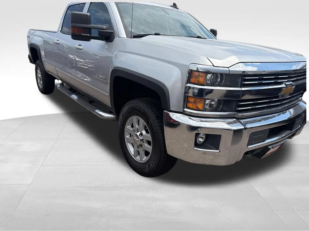 Used 2016 Silver Chevrolet LT image 4