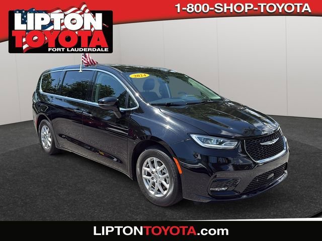 2024 Chrysler Pacifica Touring L's photo