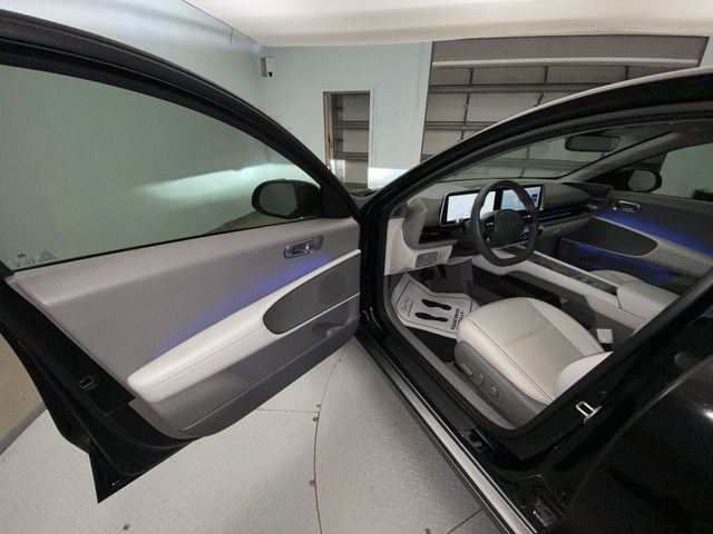 Used 2024 Black Hyundai SEL image 11