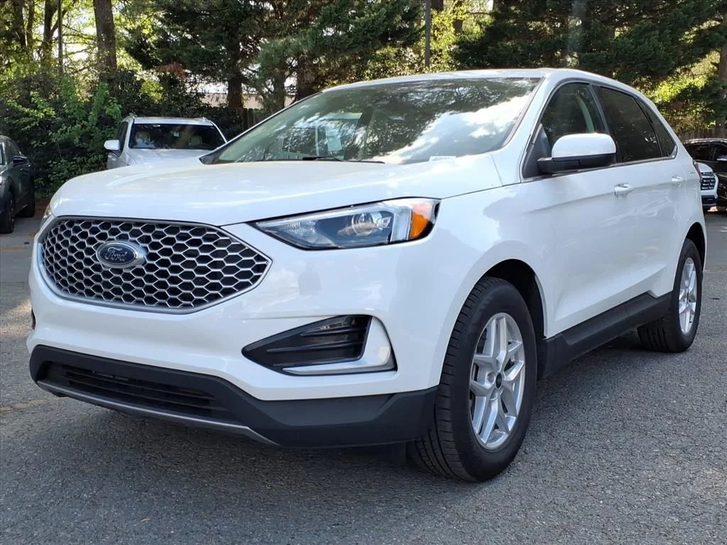 Used 2024 White Ford SEL image 34