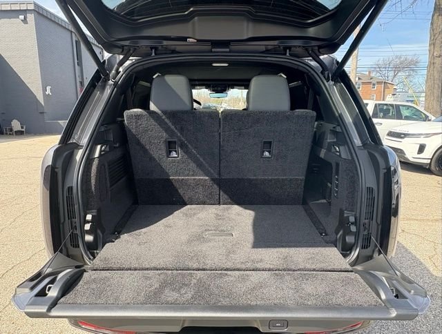 New 2026 Eiger Grey Land Rover SE image 46