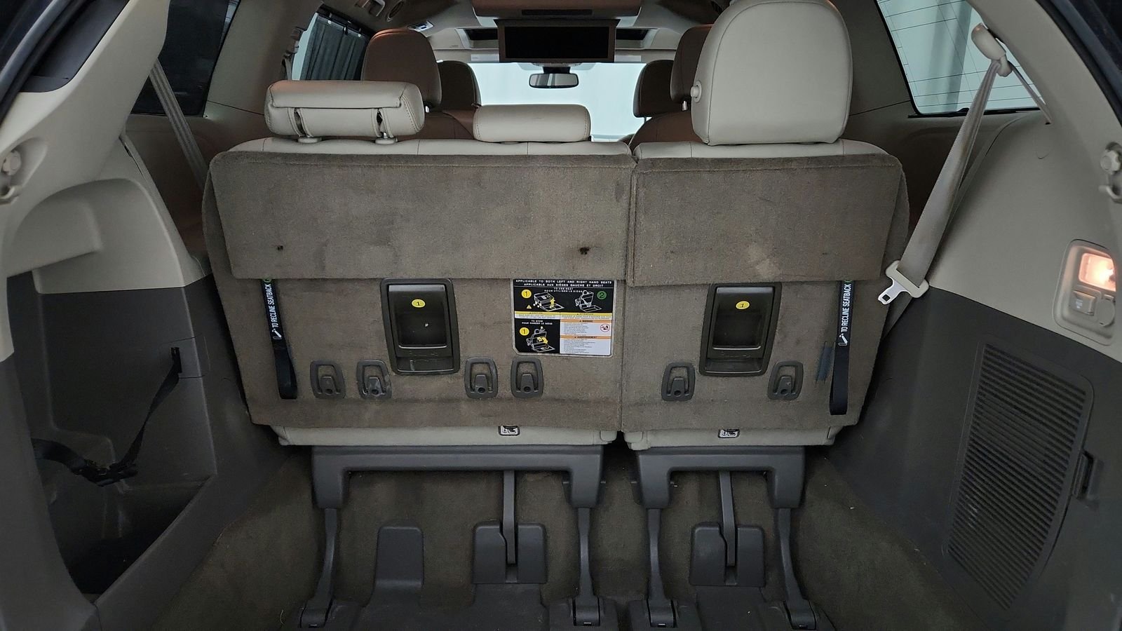 Used 2019 Beige Toyota XLE Premium image 45