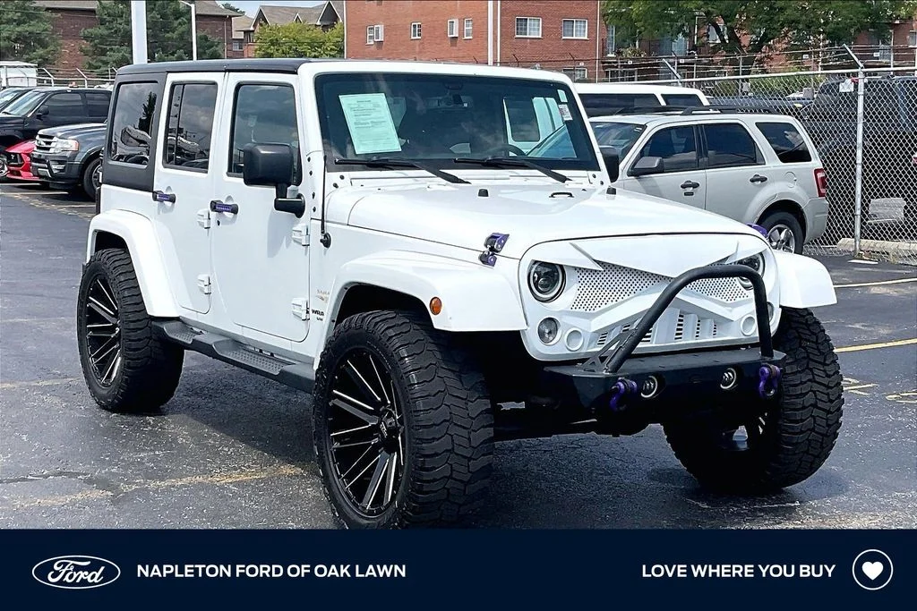 Used 2015 White Jeep Unlimited Sahara image 1