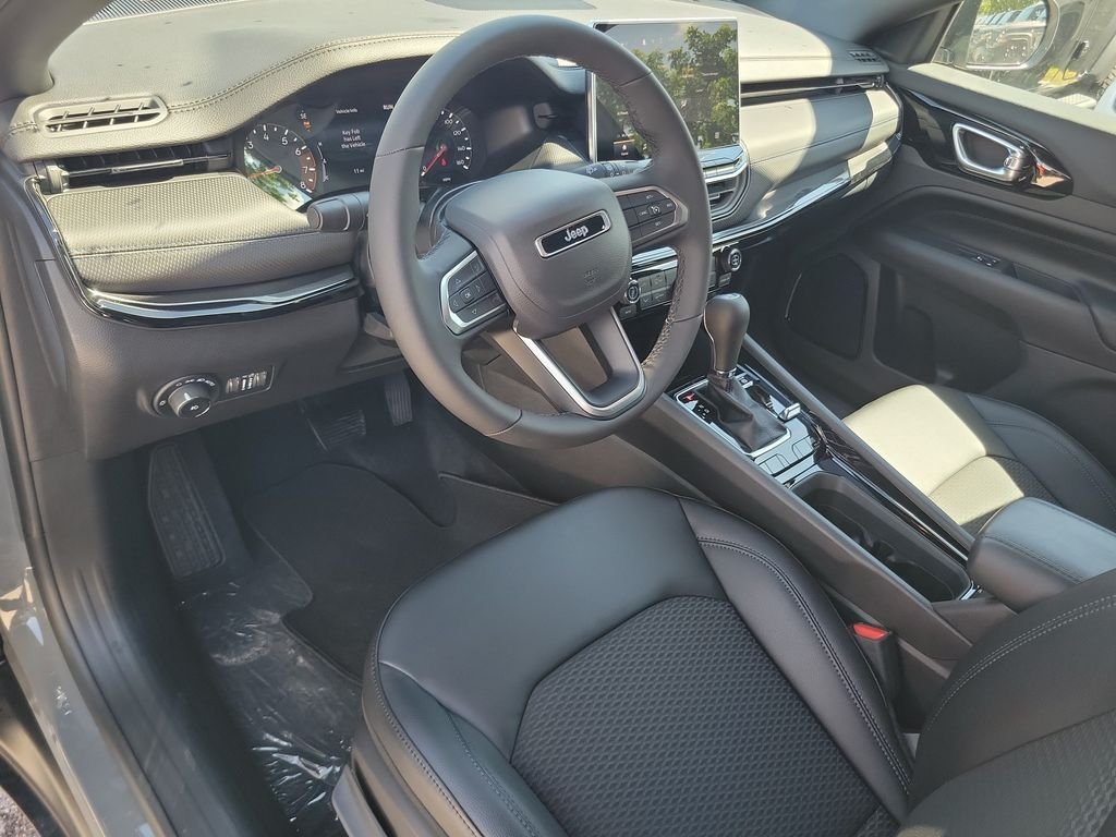 New 2026 Sting-Gray Clearcoat Jeep Latitude image 19