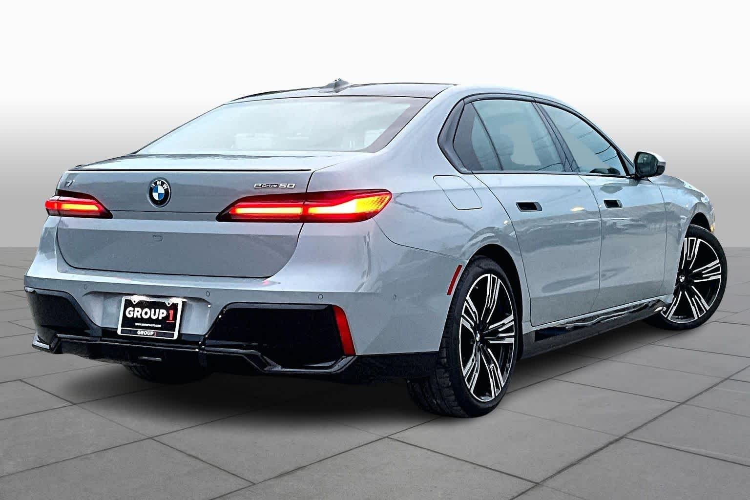 2025 BMW i7 50 - Photo 12