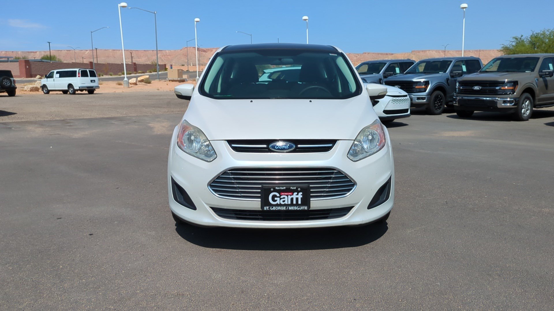 Used 2015 White Platinum Clearcoat Metallic Ford SE image 8