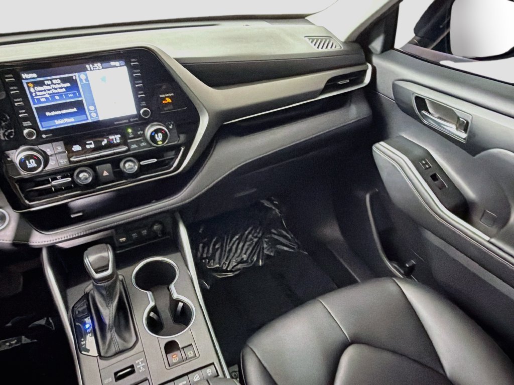 Used 2021  Toyota XLE image 25