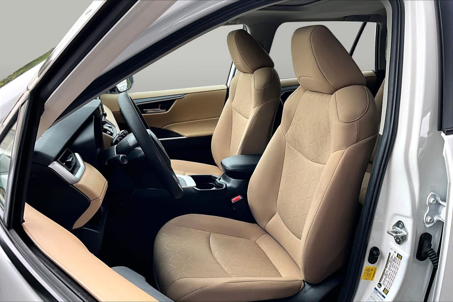 Used 2021 Super White Toyota Hybrid XLE image 9