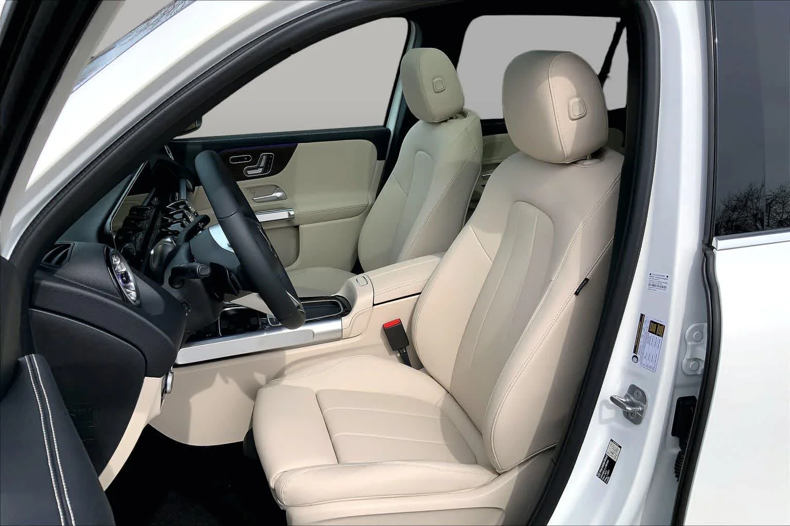 Certified Used 2026 Polar White Mercedes-Benz GLB 250 image 12