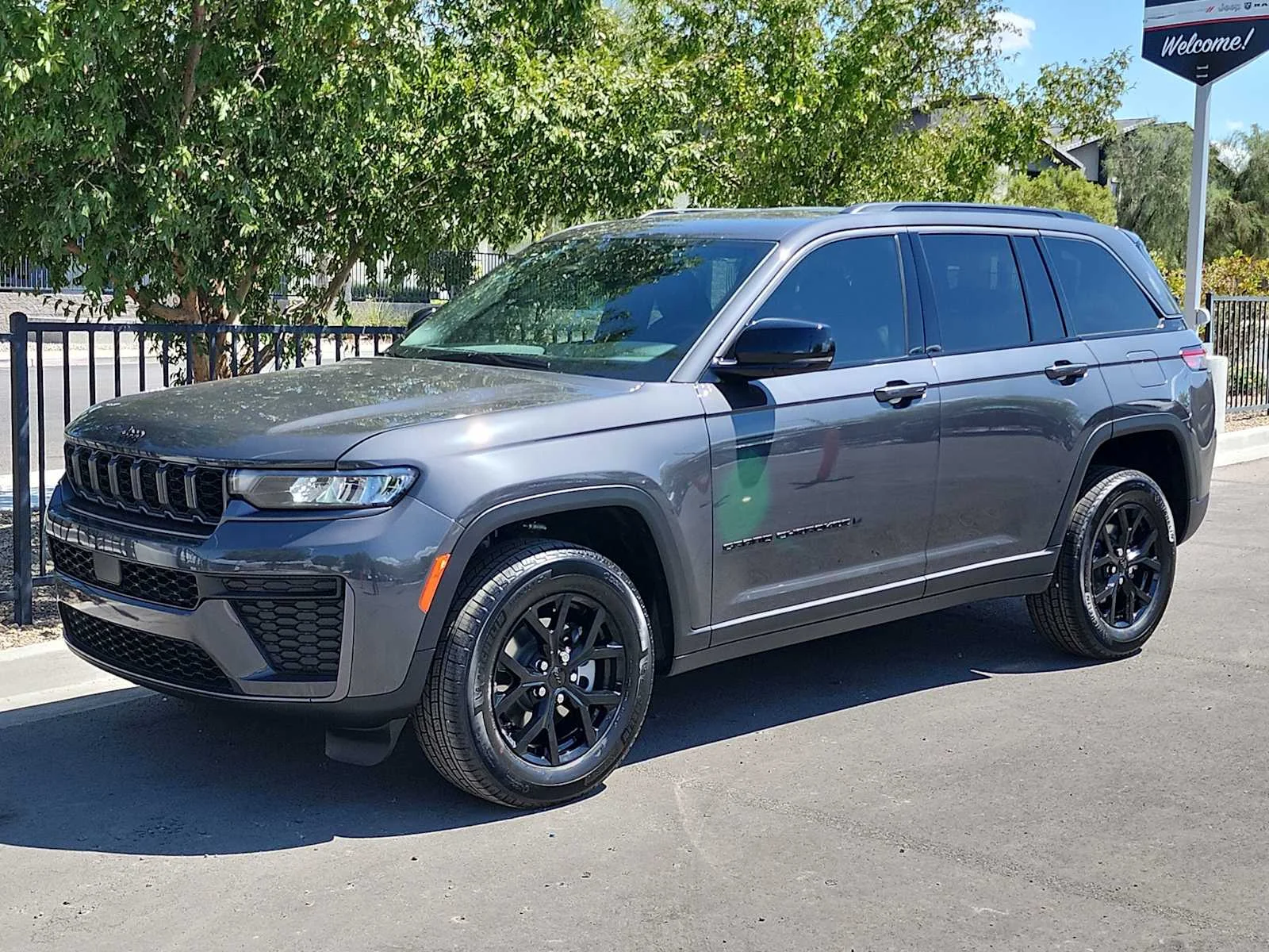New 2026 Baltic Gray Metallic Clearcoat Jeep Laredo Altitude image 4