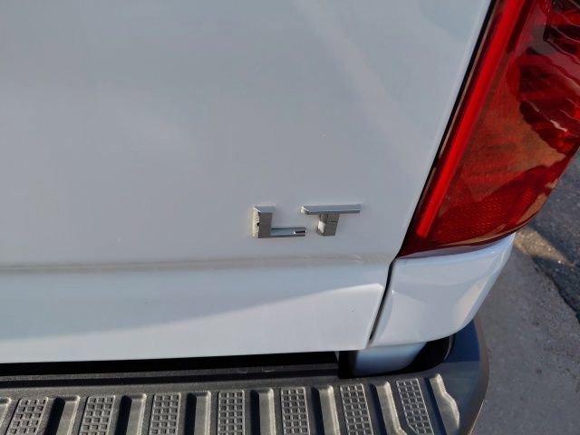 Used 2024 Summit White Chevrolet LT image 32