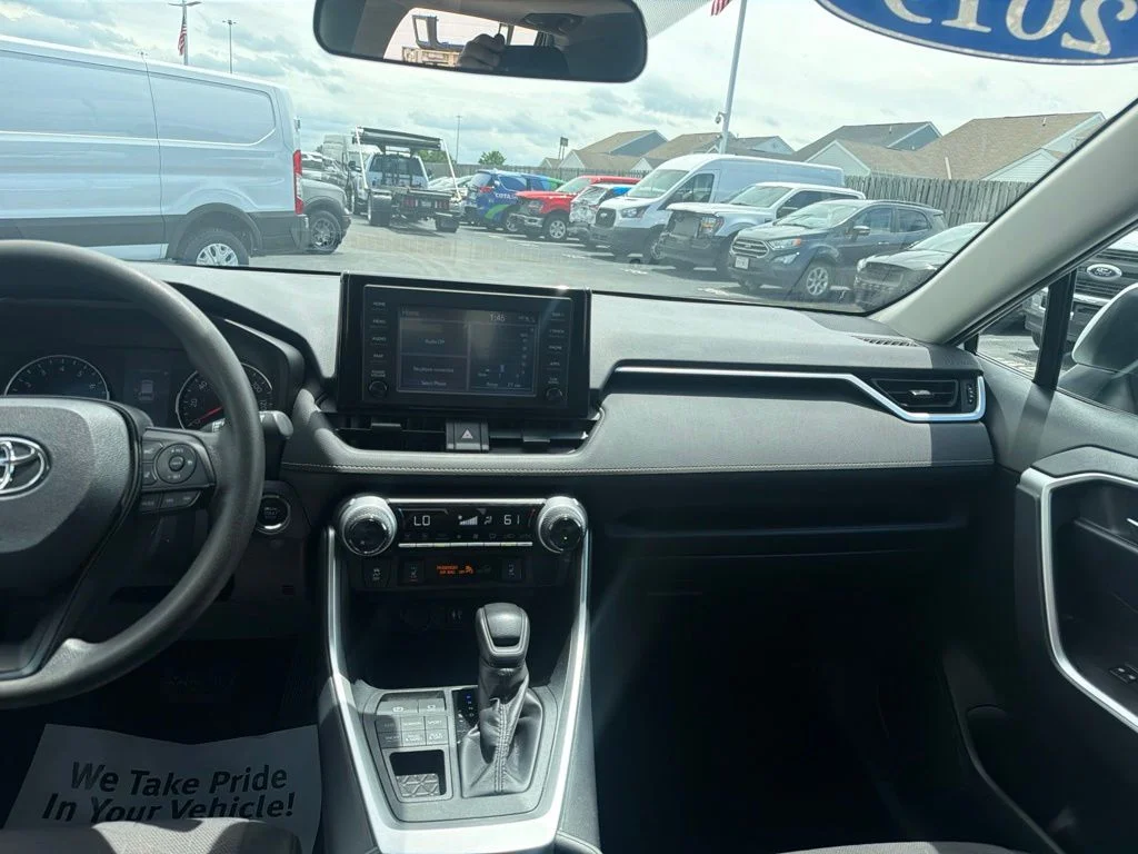 Used 2019 White Toyota XLE image 16