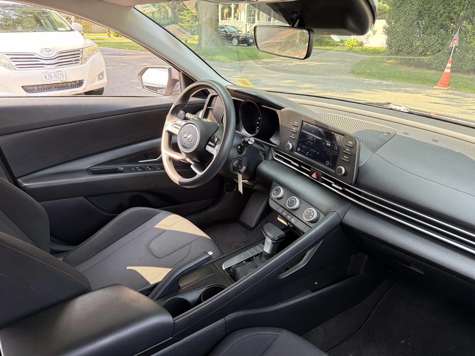 Used 2023 Silver Hyundai SE image 7
