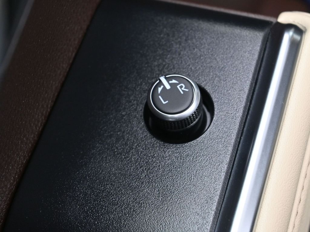 Used 2022  Toyota Limited image 12