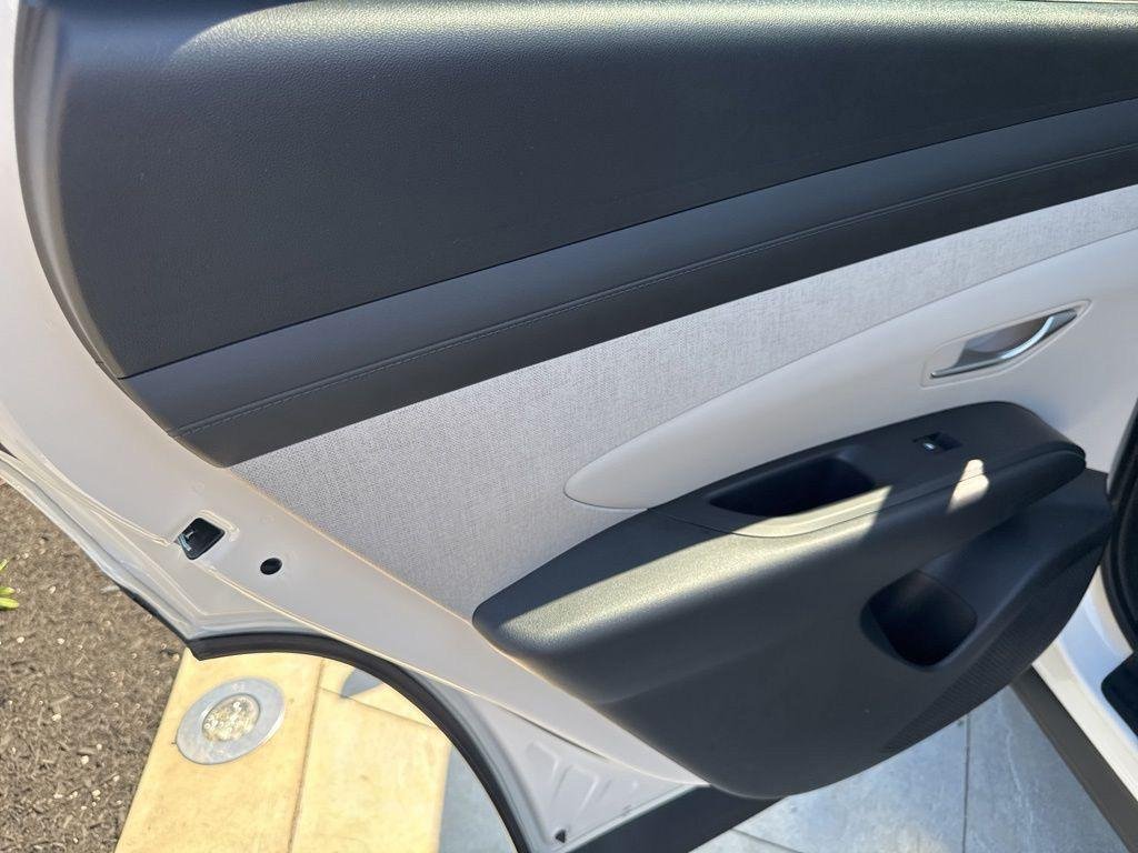 New 2026 White Hyundai SEL FWD image 31
