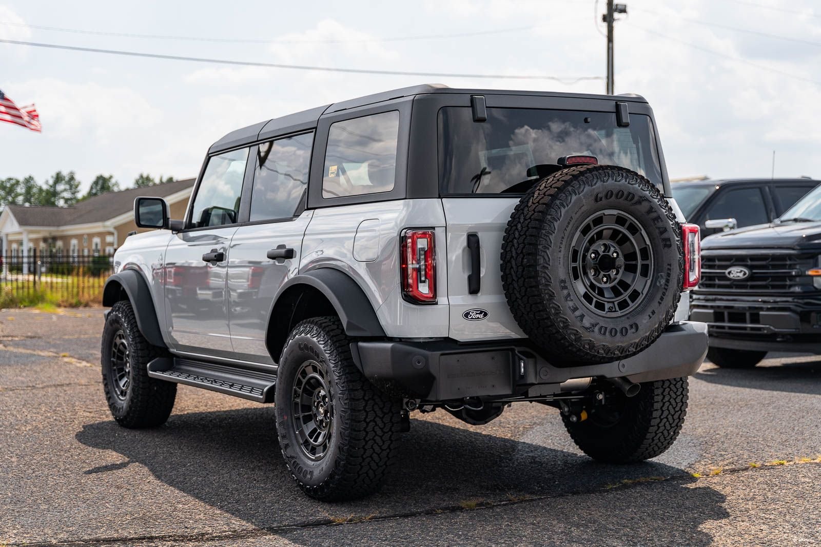 New 2026 Avalanche Gray Ford Outer Banks® image 3