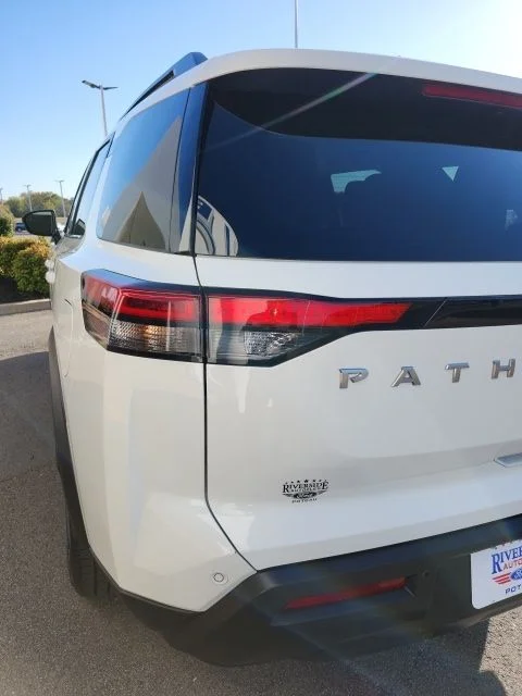 2025 Nissan Pathfinder SV - Photo 9