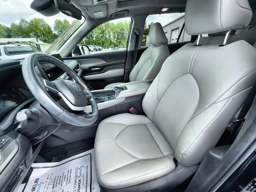 Used 2024  Toyota XLE image 9