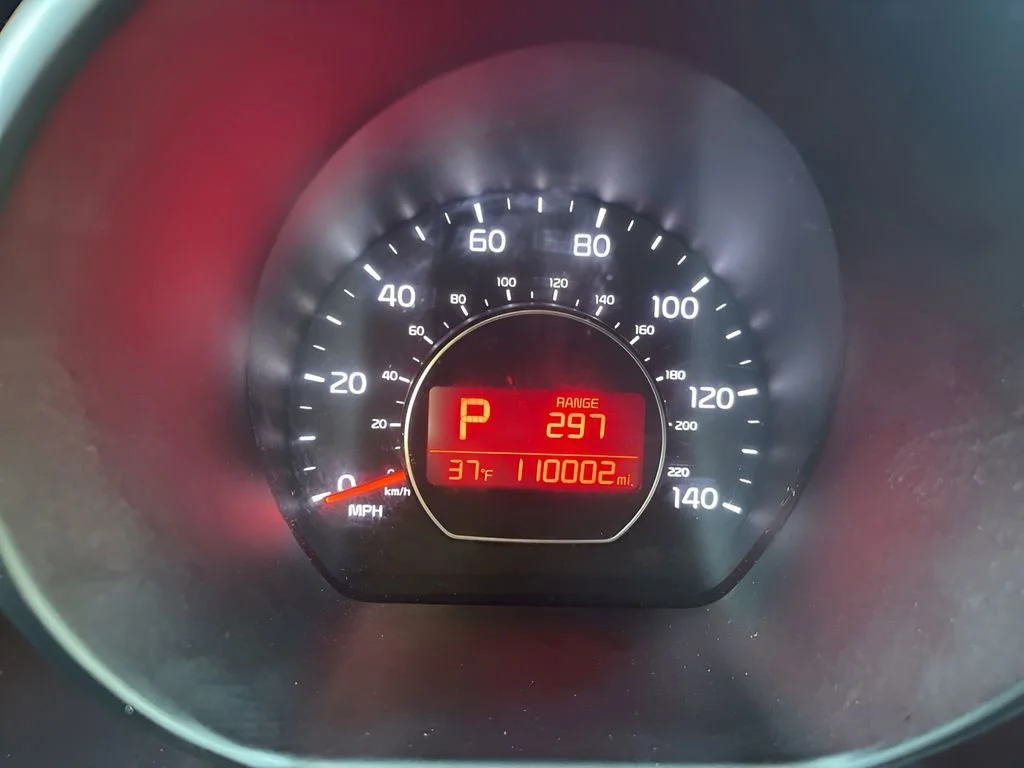 Used 2016  Kia + image 21