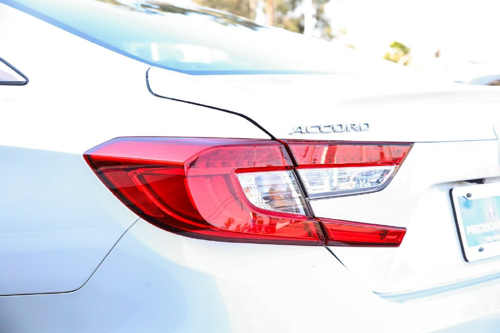 Used 2020 Platinum White Pearl Honda LX image 8