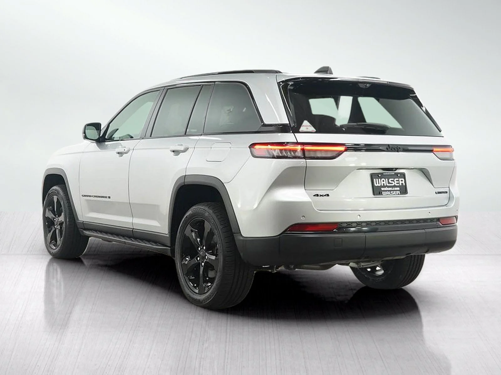 Used 2024 Silver Zynith Jeep Limited image 4