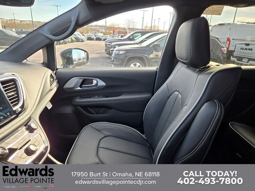 2026 Chrysler Pacifica Limited - Photo 23