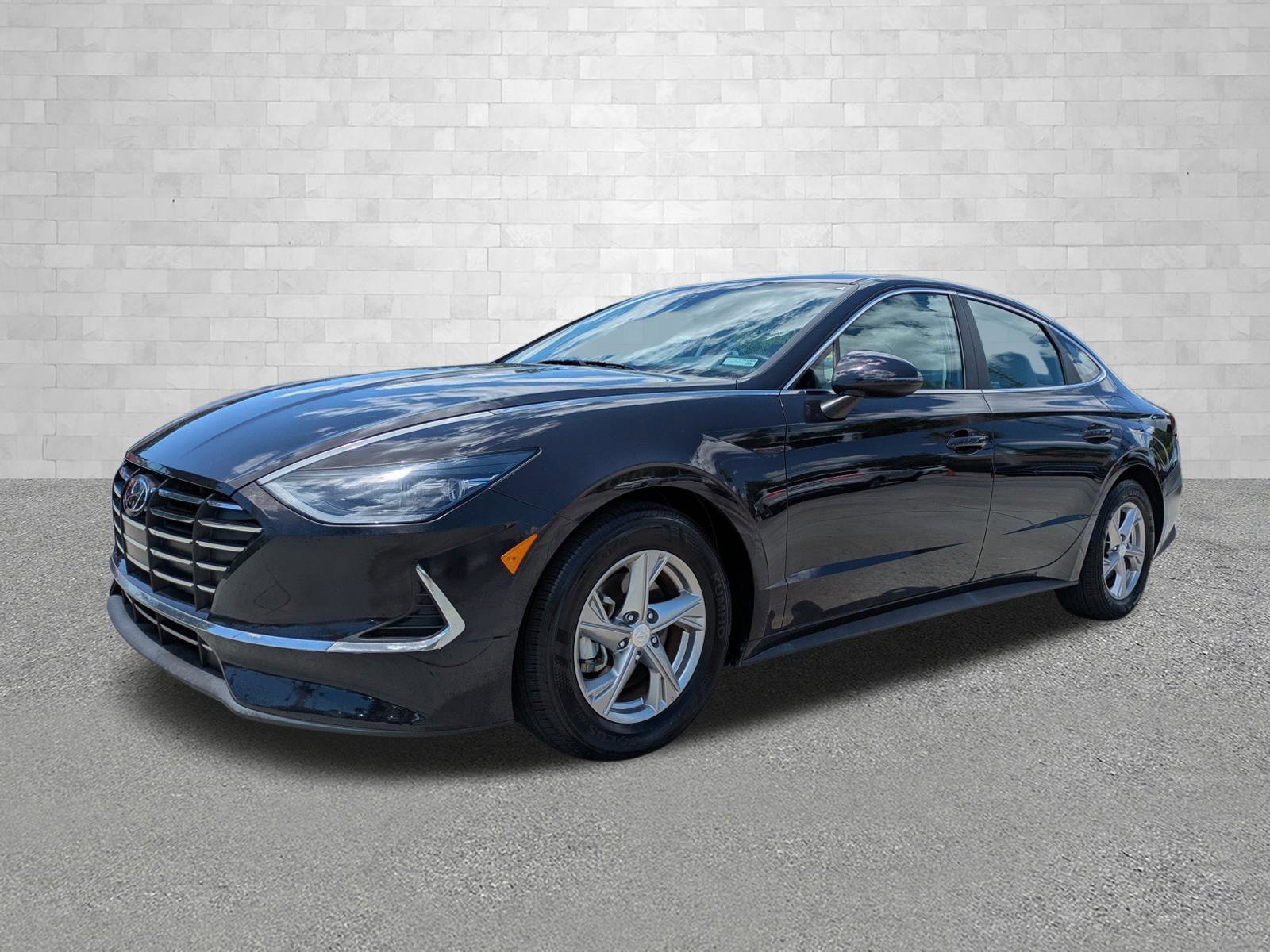 Certified Used 2023 Carbon Blue Hyundai SE image 5